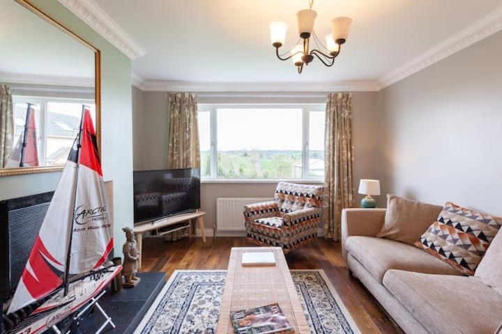 Charming Cottage 4 Bedroom Acton  Экстерьер фото