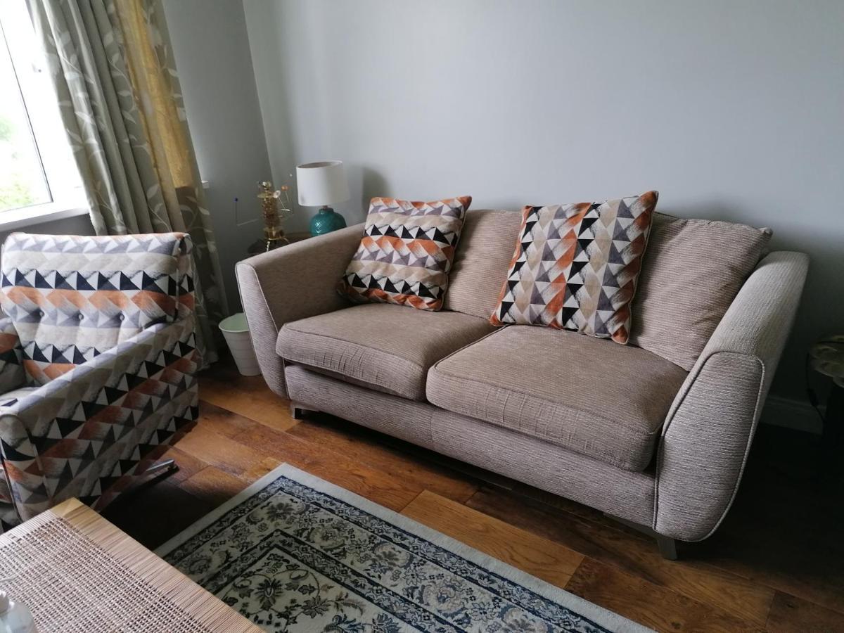 Charming Cottage 4 Bedroom Acton  Экстерьер фото