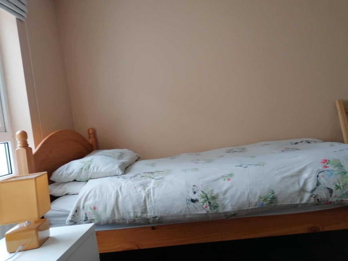 Charming Cottage 4 Bedroom Acton  Экстерьер фото